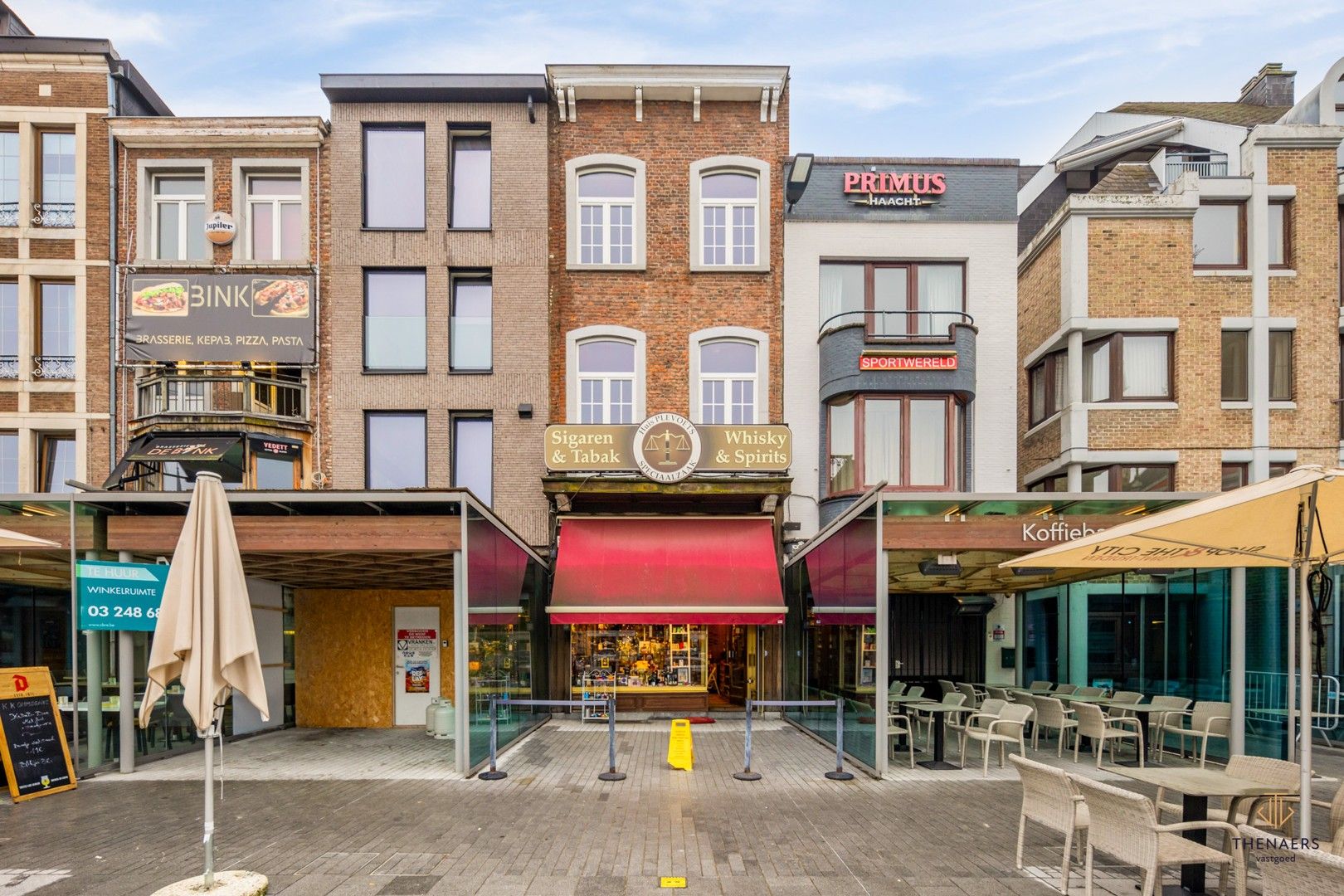 Hoofdfoto van de publicatie: Authentiek handelspand in het centrum.