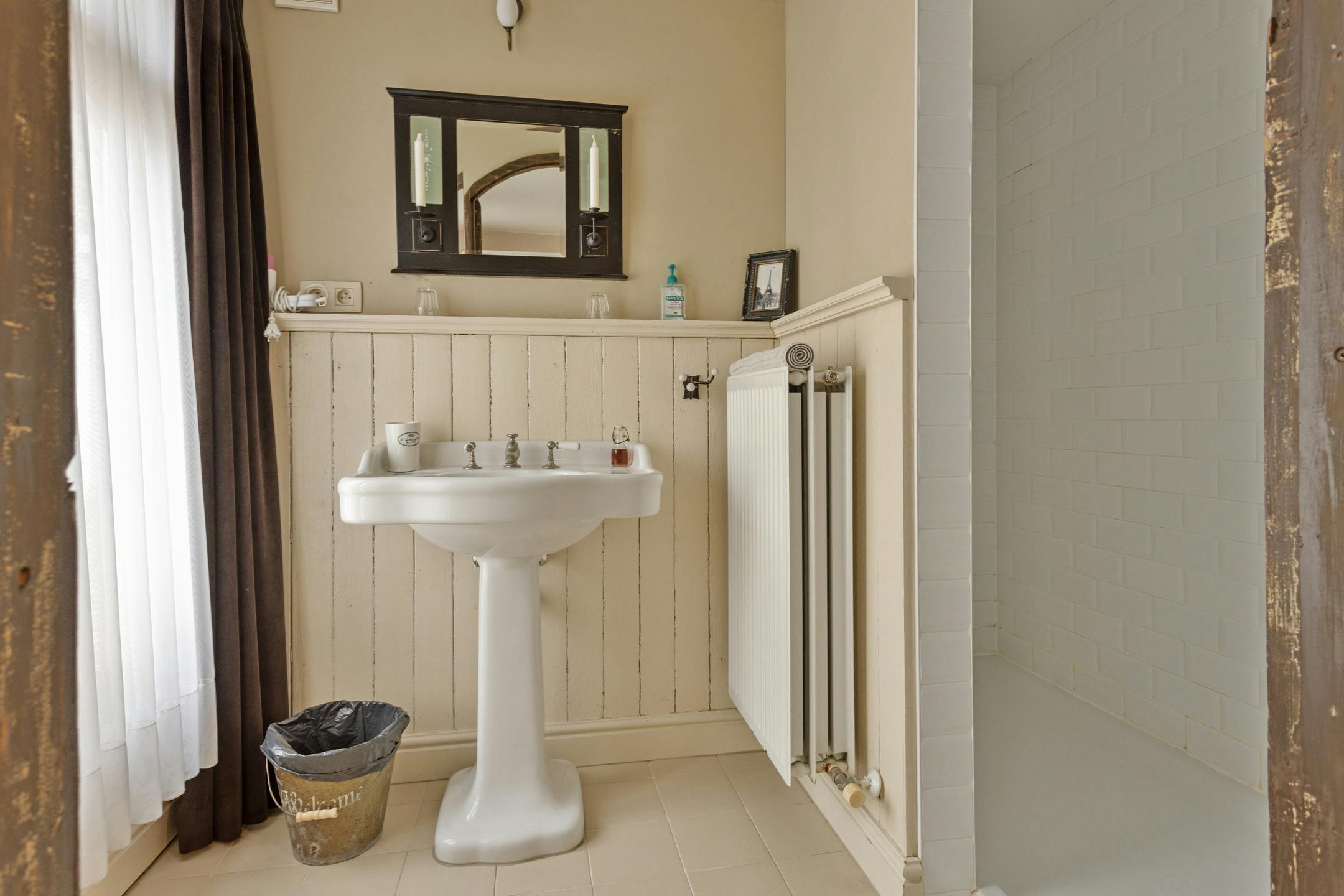 Charmant gerenoveerde B&B met woonst, winkel en handelsfonds foto 24