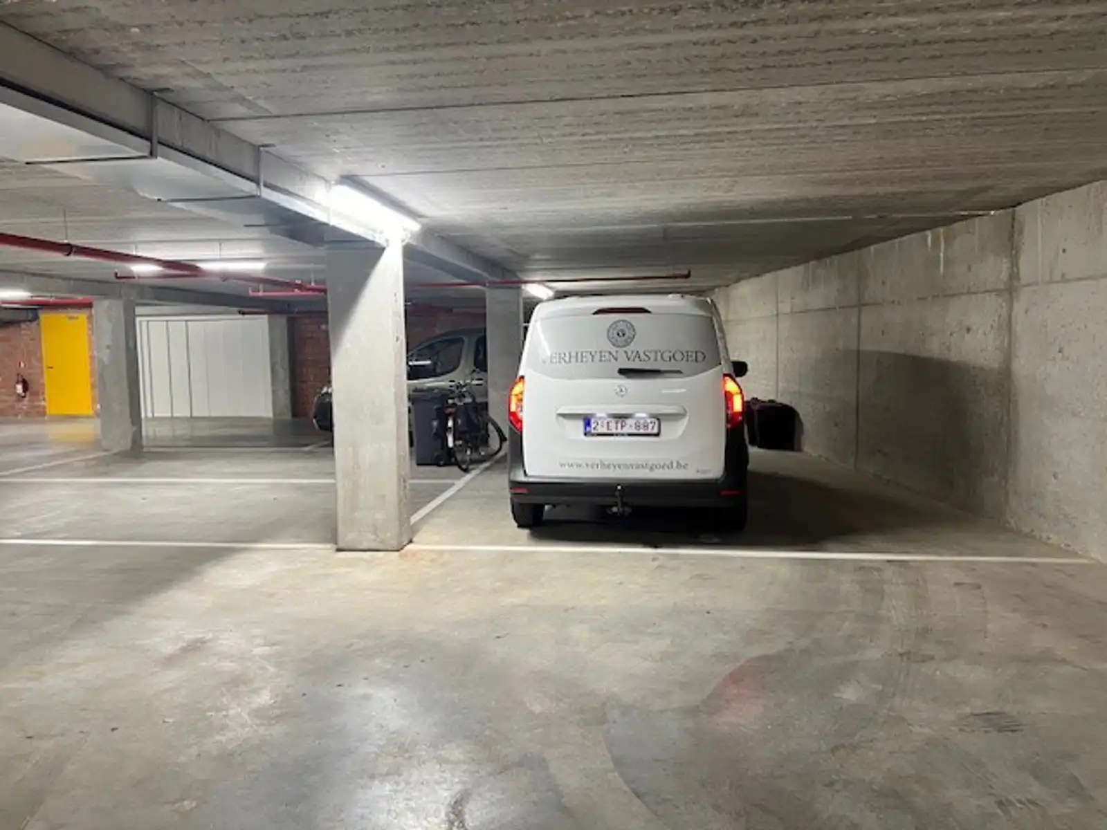 Parkeerplaats ondergronds via autolift foto {{pictureIndex}}