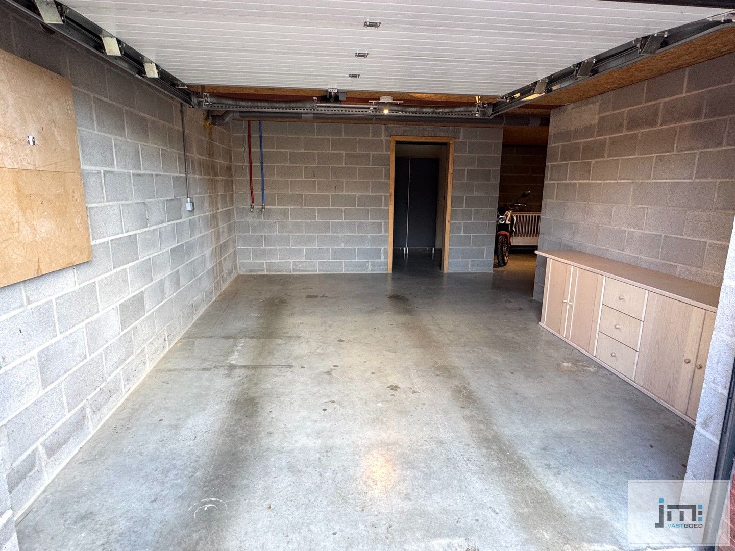 Ruime moderne woning met grote kelder foto 18