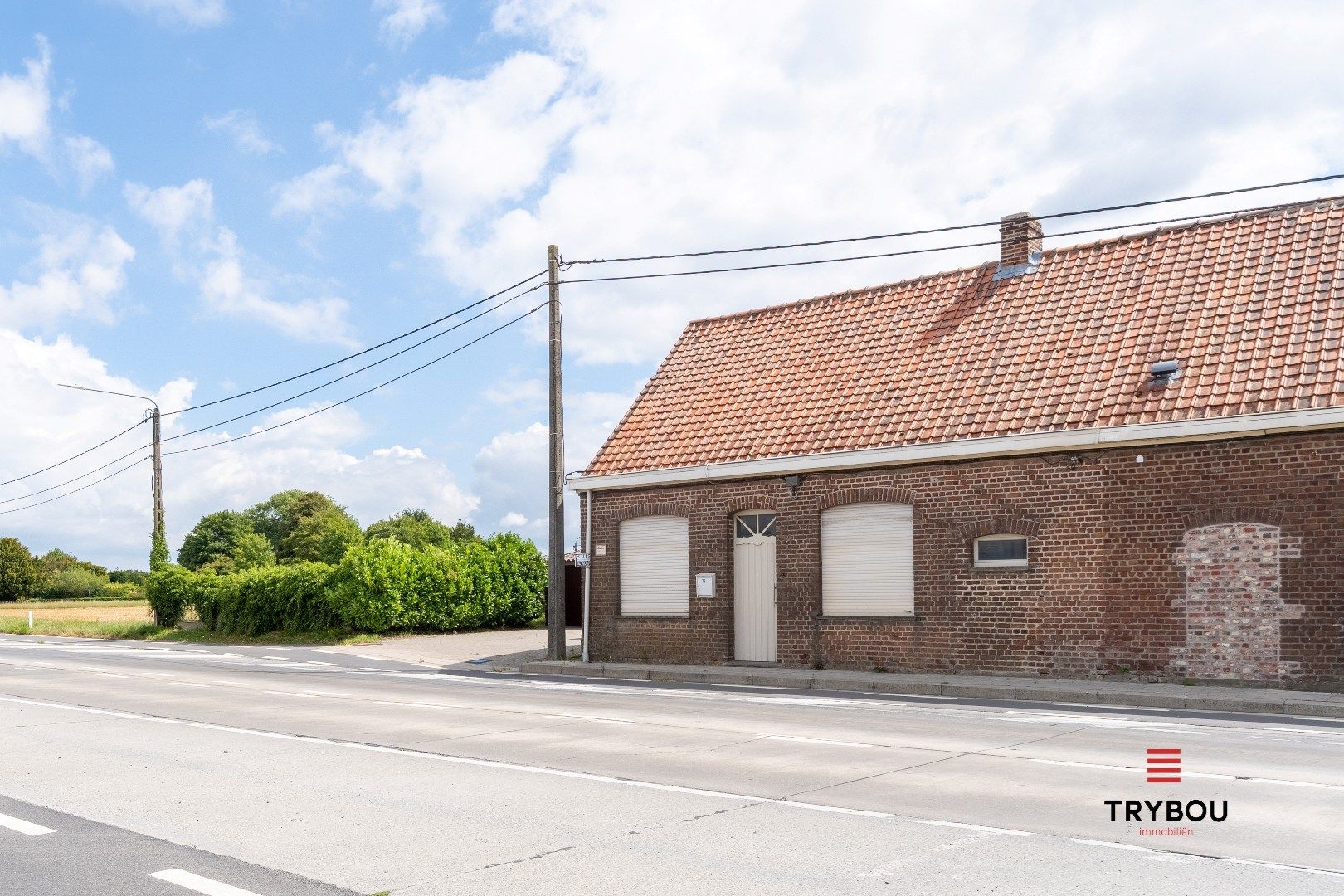 Te renoveren woning met garage en uitweg op strategische locatie in Langemark foto 5