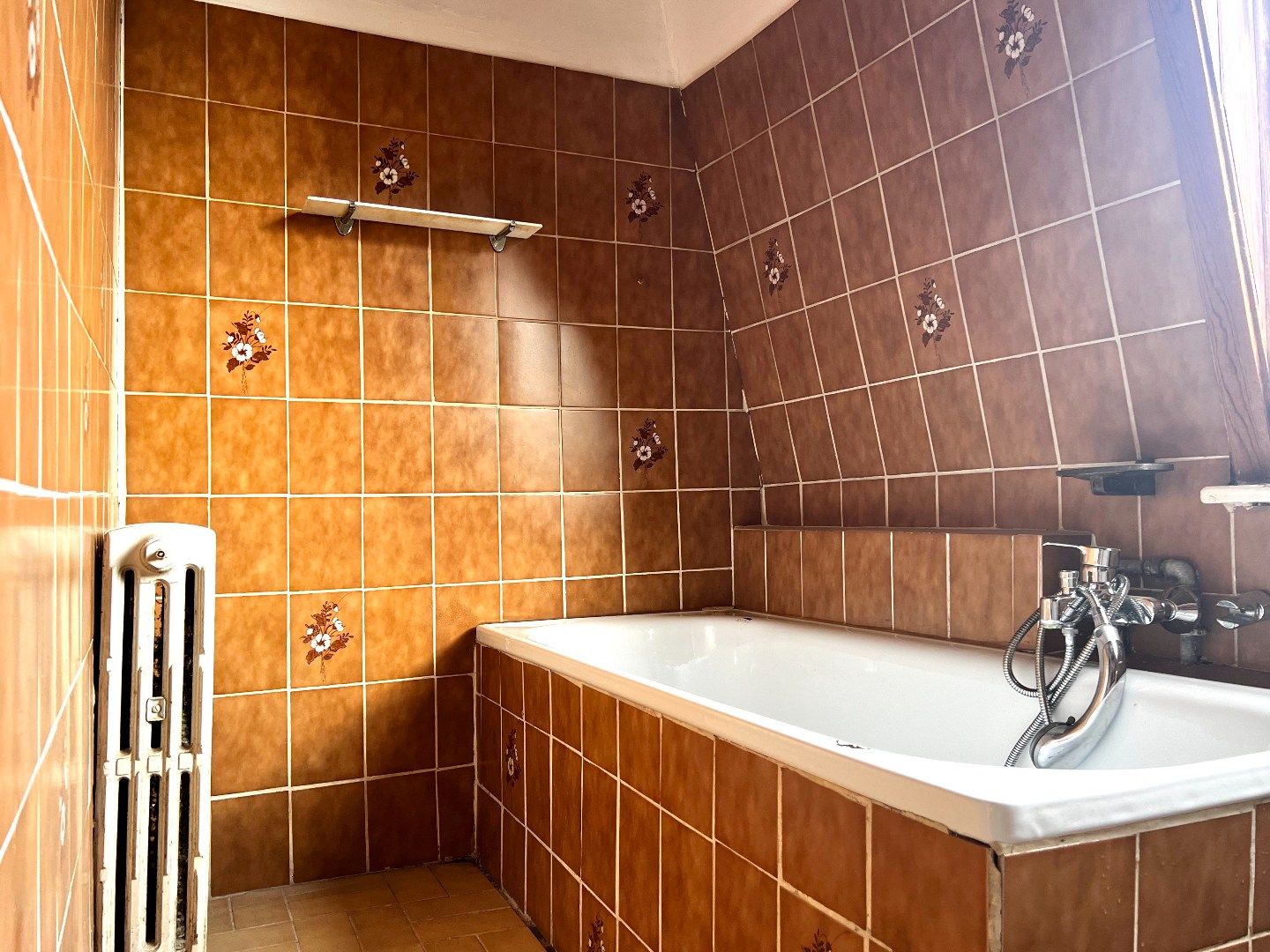 Ruime brede gezinswoning met garage te koop te Harelbeke! foto 16