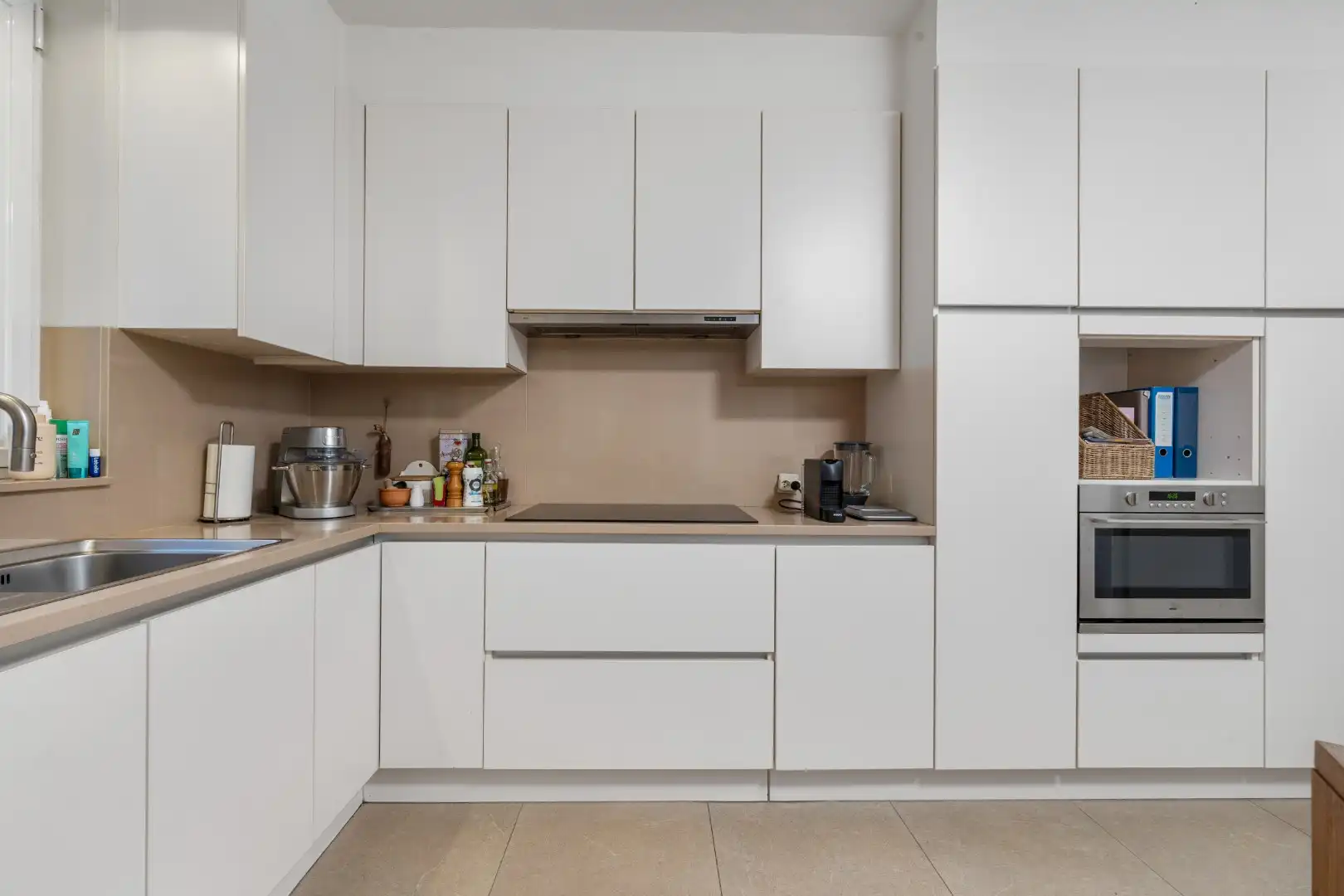 Unieke woning met handelsruimte, kantoor, 7 slpks & 200 m² atelier/magazijn – ideaal voor vrije beroepers foto 9