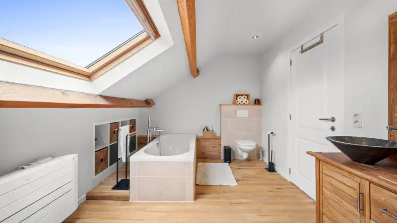 Ruime villa van 302m² op 36 are met zwembad en volledige onderkeldering foto 16