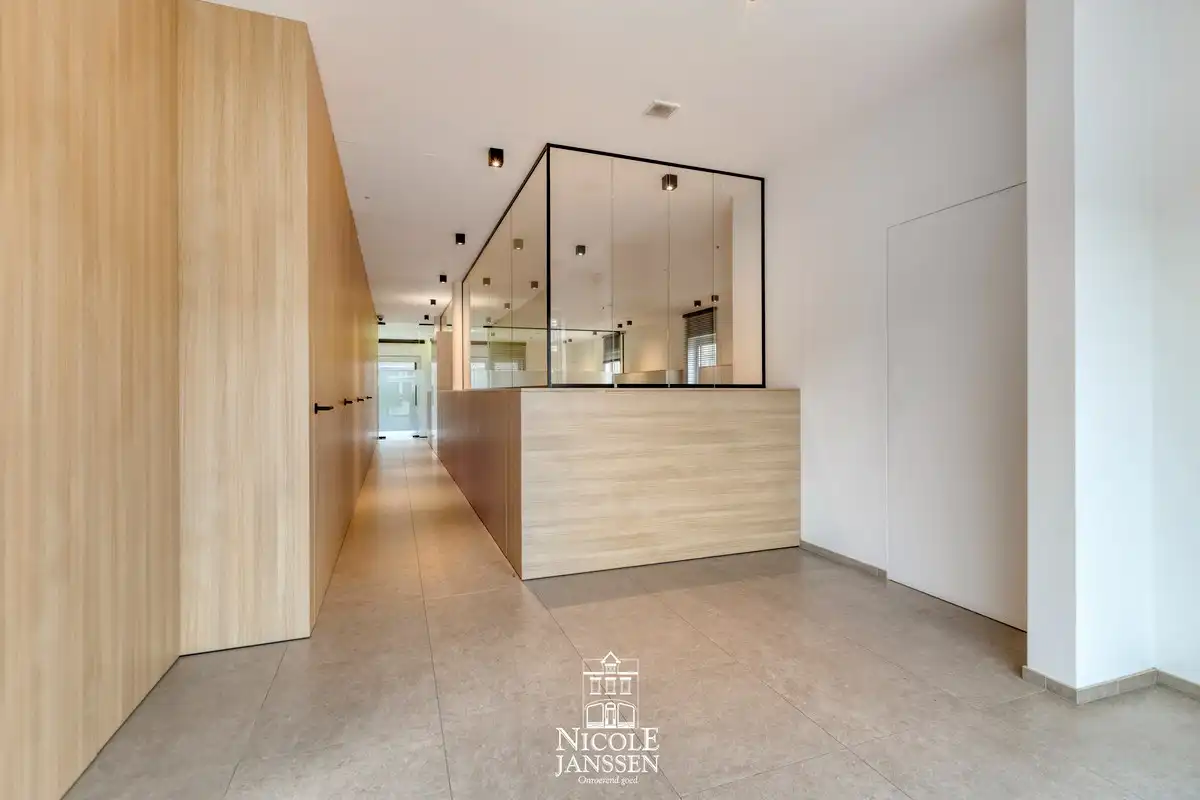 Gelijkvloers instapklaar handelspand foto 4