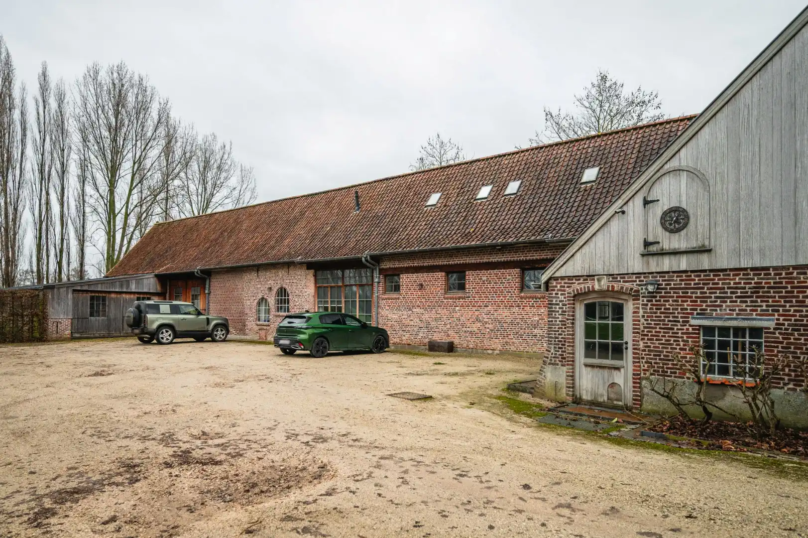 Unieke vierkantshoeve op uitgestrekt domein, geschikt voor diverse doeleinden  foto 15