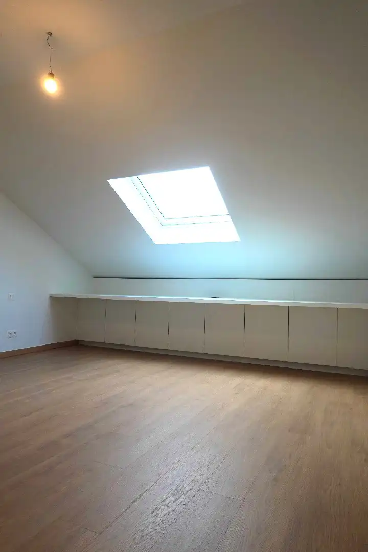 Prachtig 3-slaapkamerappartement met staanplaats in het voormalige gemeentehuis van Vleteren foto 13