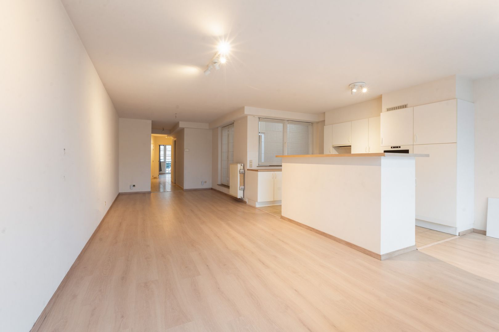 Instapklaar appartement met ruim zonneterras foto 6