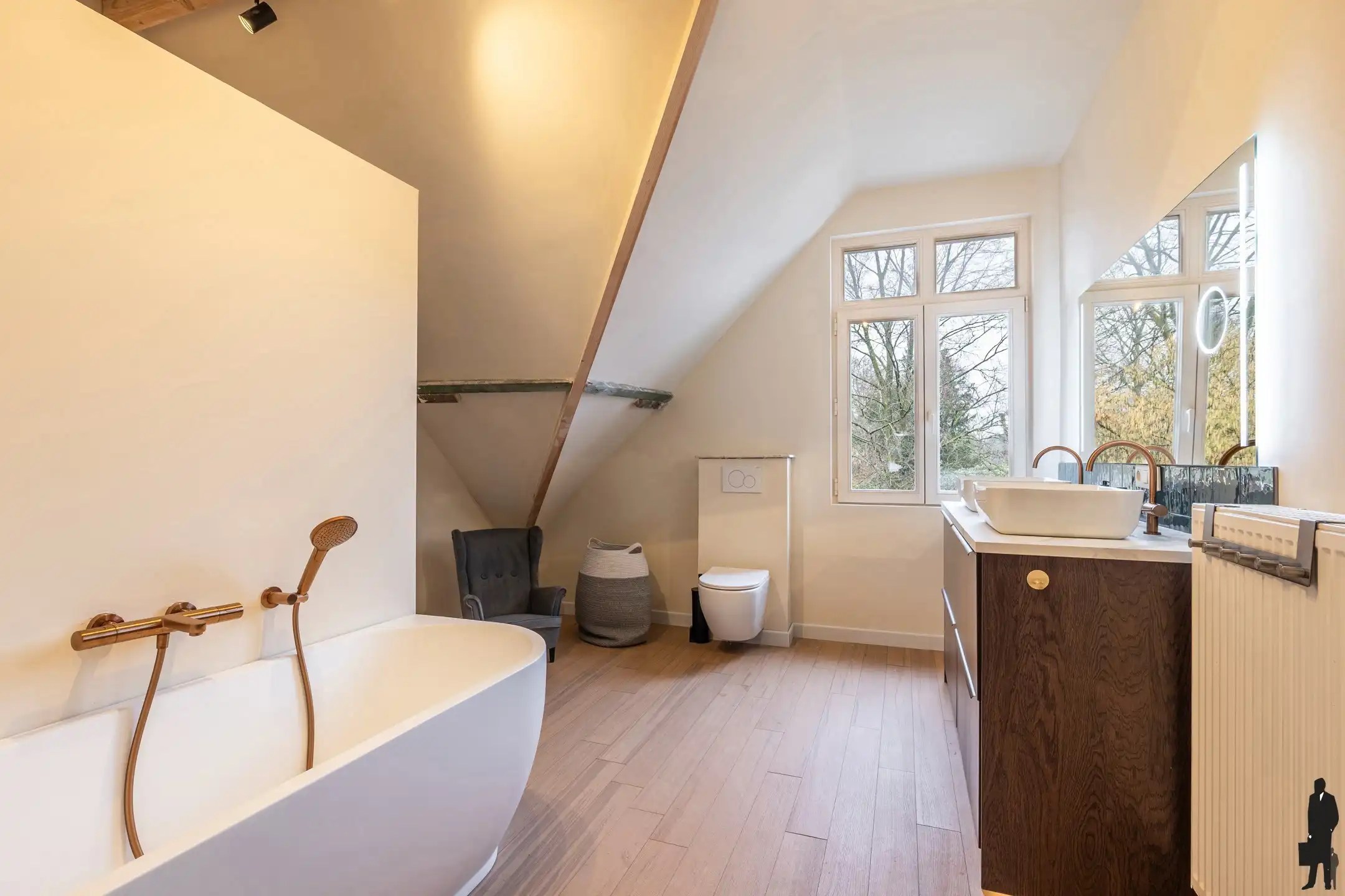 Authentiek gerenoveerd vrijstaand herenhuis te Zoersel! foto 16