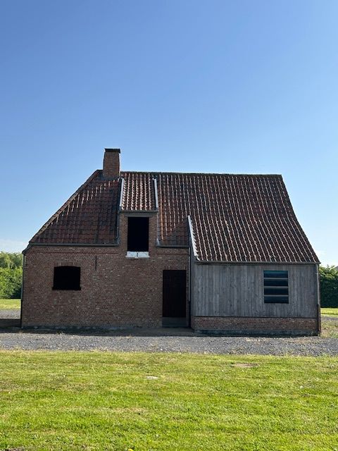 Nieuwbouwhoeve met bijgebouwen foto 8