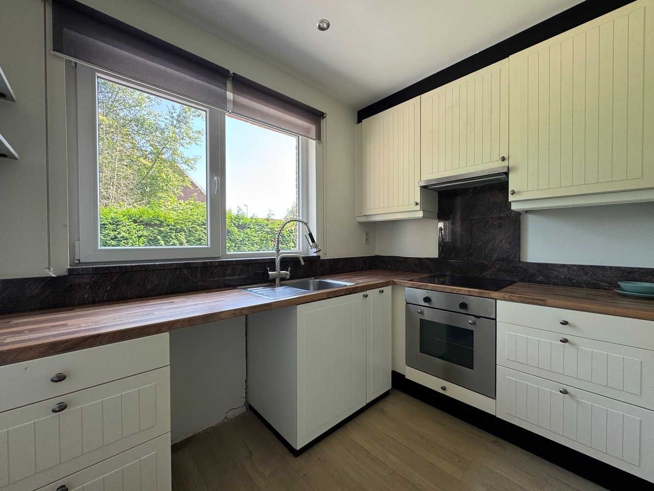Zeer goed gelegen, instapklaar woonhuis met 3 of 4 slaapkamers en tuin foto 9