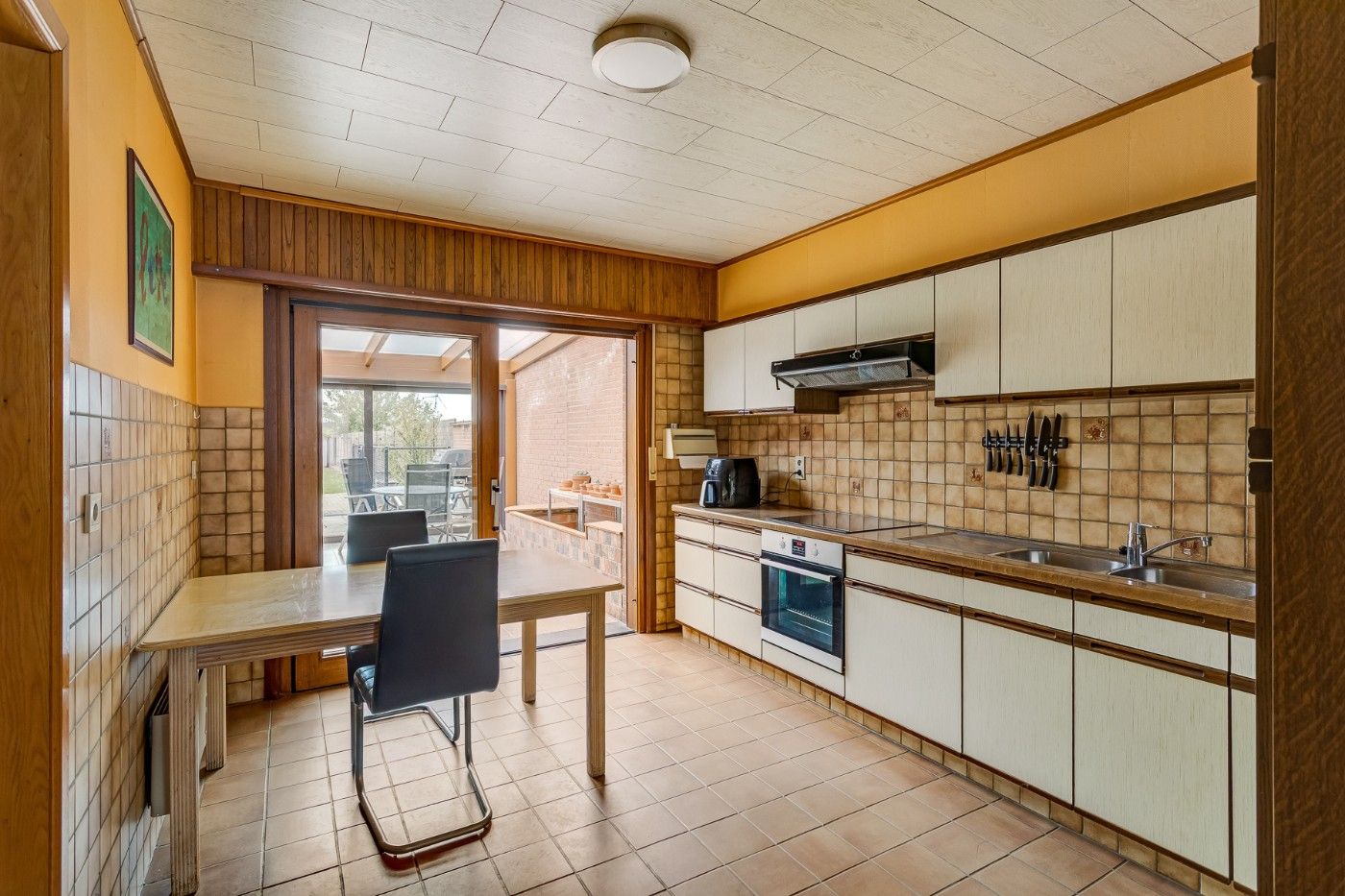 Gigantische, oerdegelijke woning met 4+ slpk., oprit, garage en west-tuin foto 8