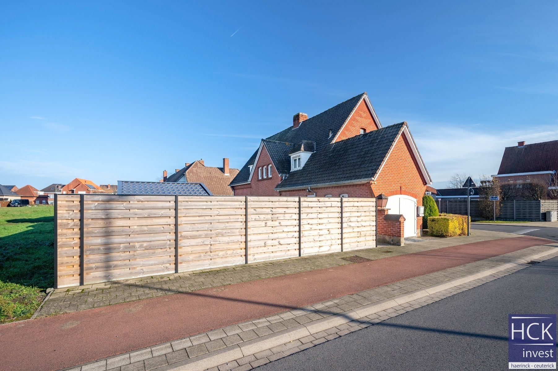 WAREGEM - Knappe hoekwoning in mooie bouwstijl op gunstige ligging! foto 3