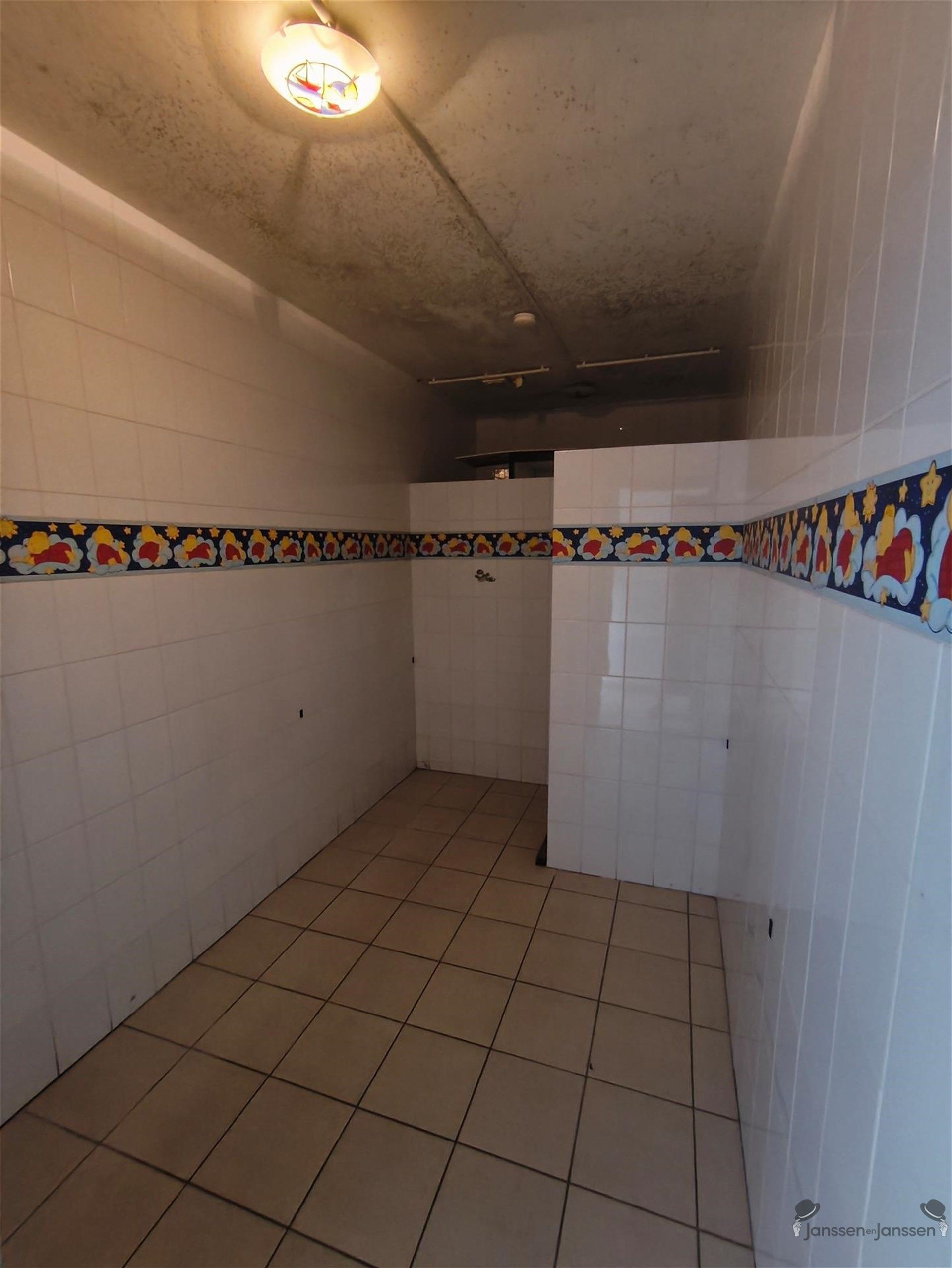 Handelspand met werkplaats & duplex appt foto 5