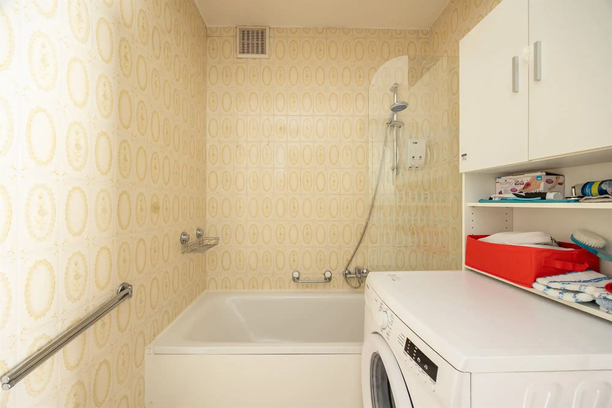 Instapklaar appartement met terras en garage foto 11