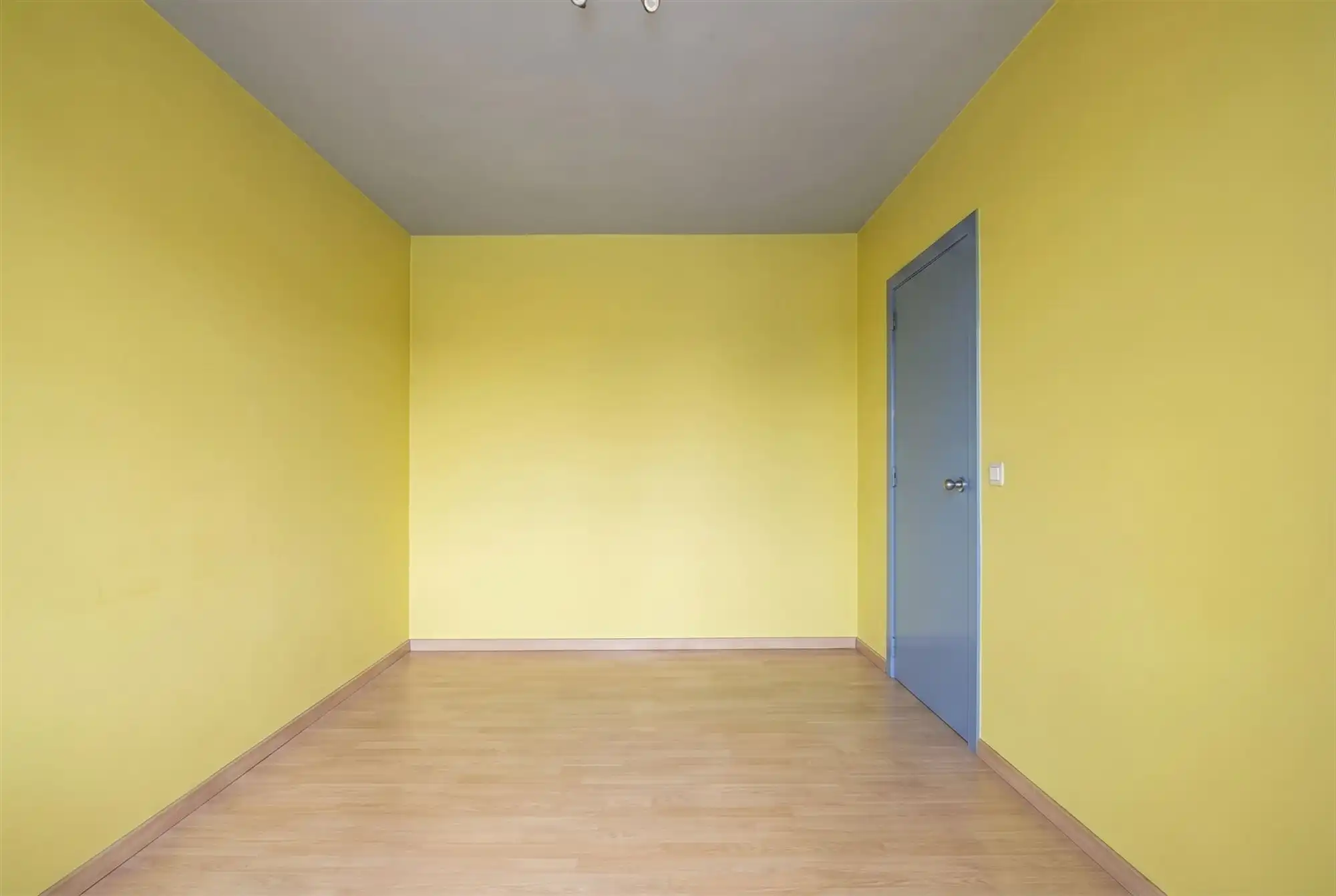 Instapklaar appartement met terras en garage foto 11