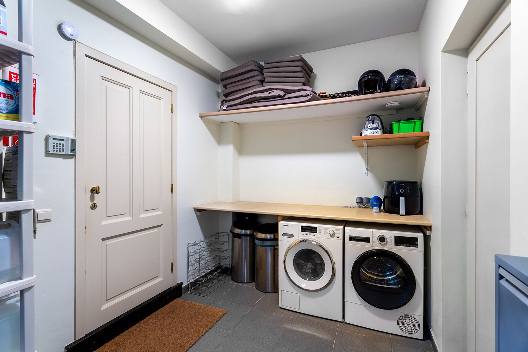 Charmante klasse-villa met rieten dak in bosrijke omgeving foto 38