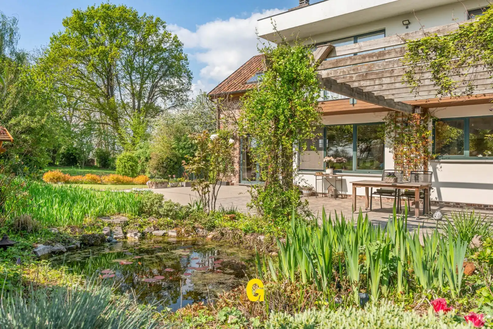 Uitstekend heropgebouwde karakterwoning op 50 are, in een gegeerde rustige omgeving met zicht op de omliggende velden. foto 25