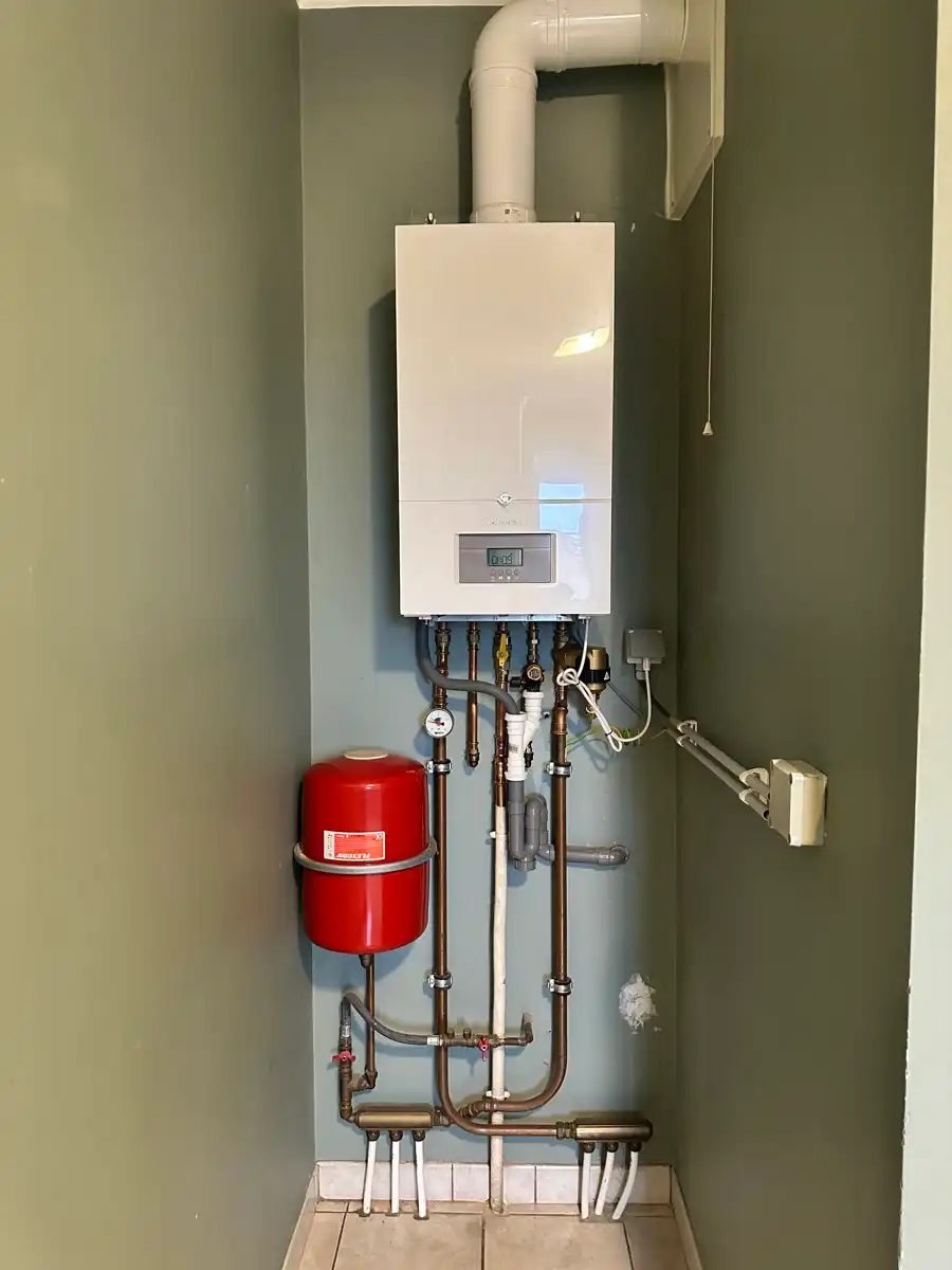 Ruim Appartement met Garage, 2 slaapkamers en terras foto 17