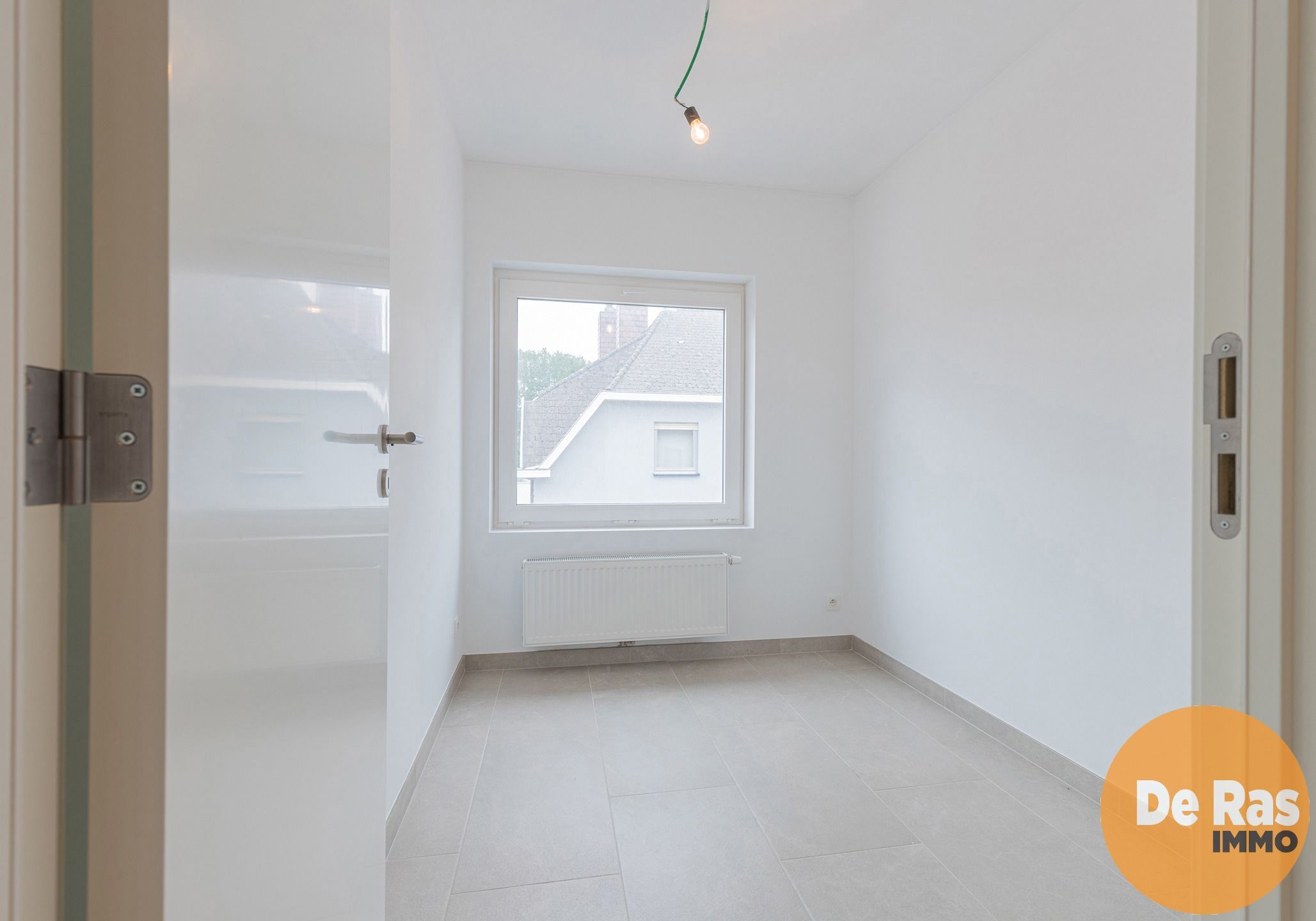 ERPE-MERE - Praktische halfopen woning met garage/loods. foto 16
