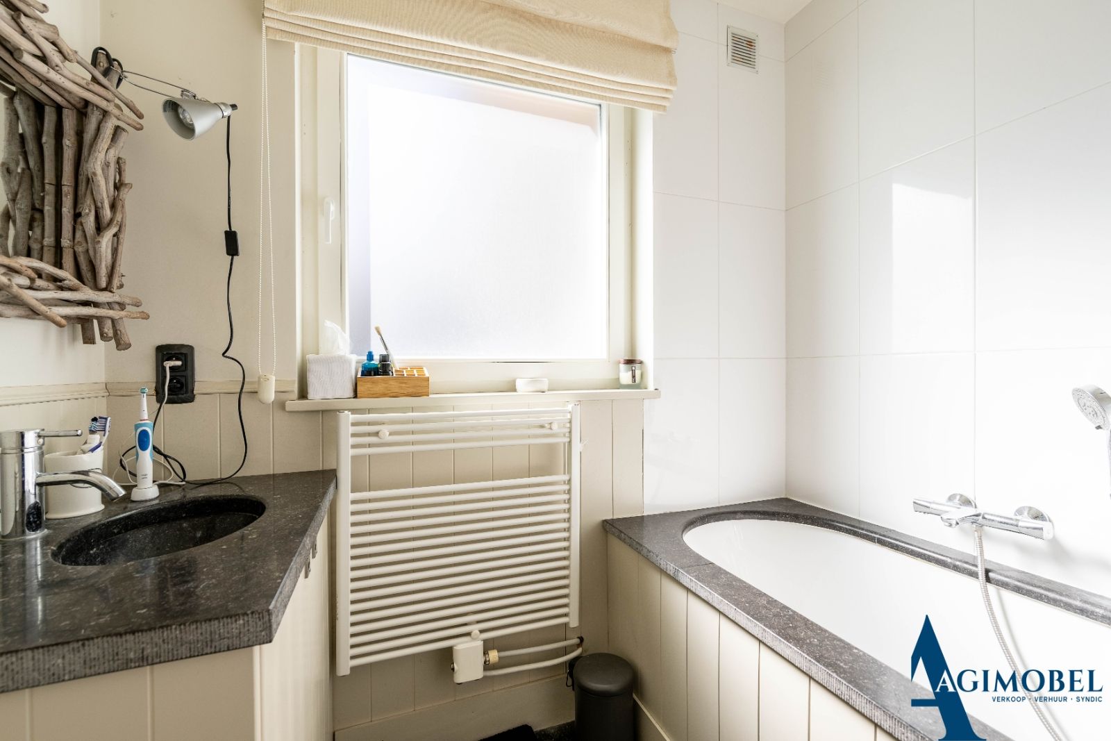 Beleef een vakantie aan zee met landelijke charme  in dit ruim appartement met terras/koer en 3 grote slaapkamers, 200m van het strand. foto 13