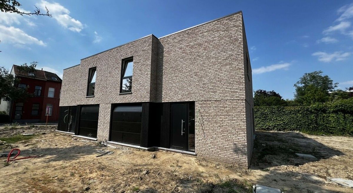 Hectaar bouwt binnenkort 4 halfopen nieuwbouwwoningen in Gent foto {{pictureIndex}}