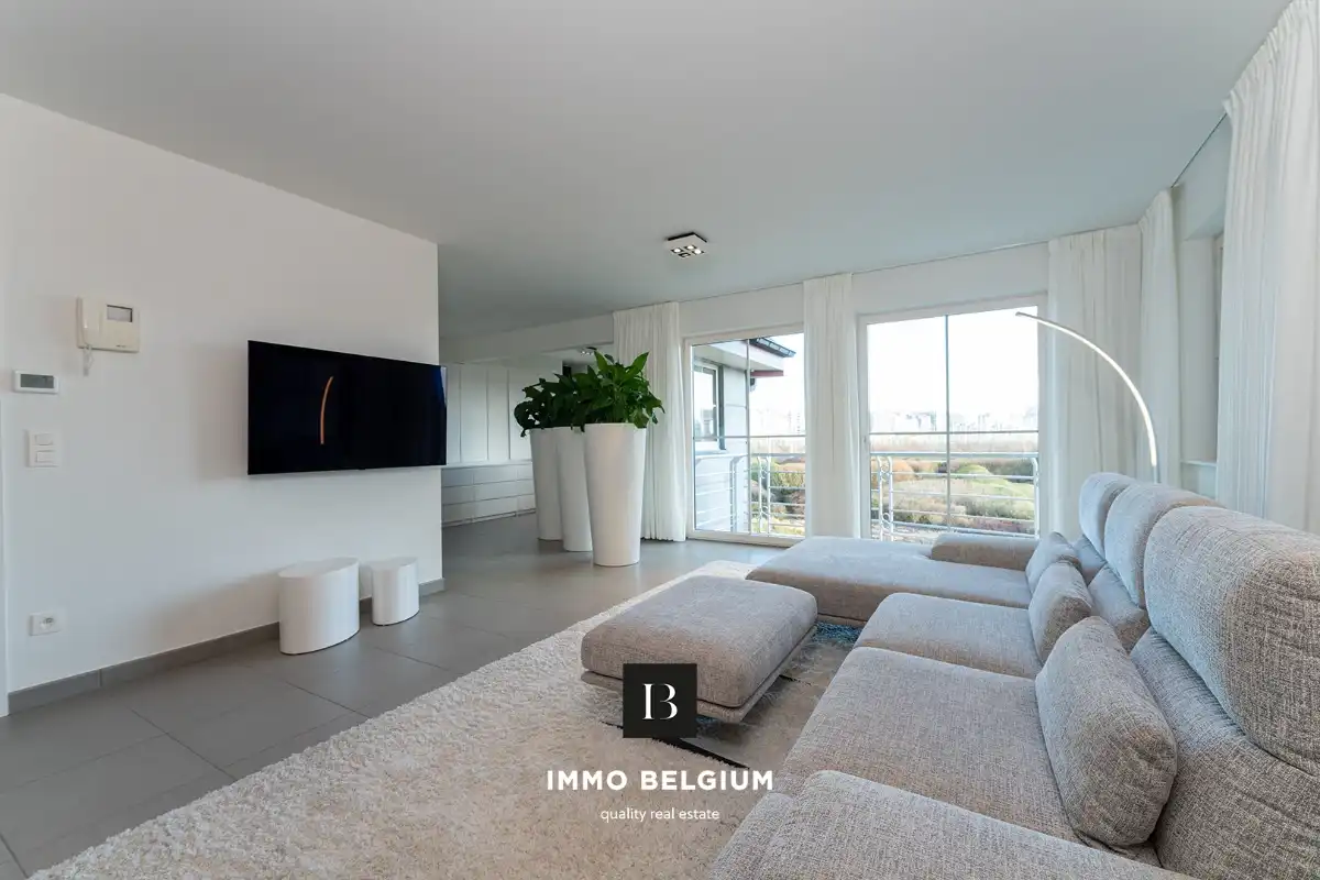 Zeer ruim appartement (133m²) met garagebox foto 5