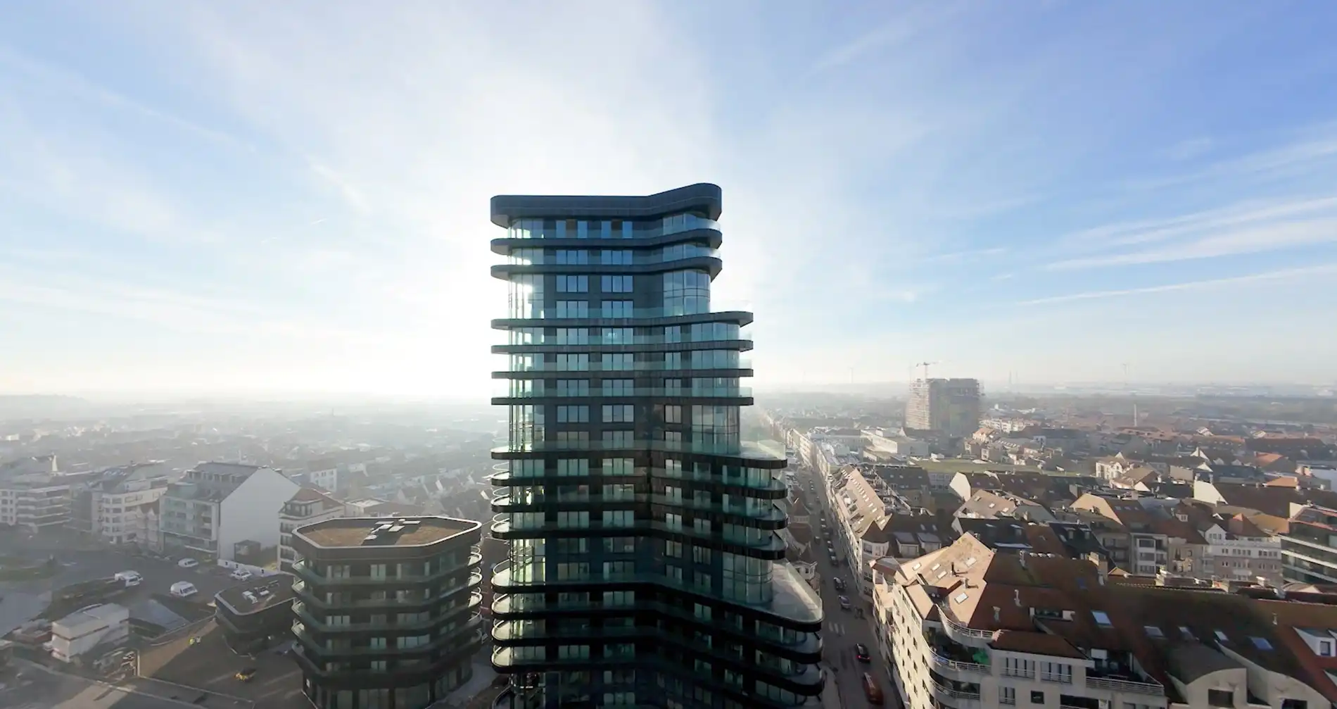Heldentoren - Duplex genietend van een panoramisch zicht op de kust foto {{pictureIndex}}