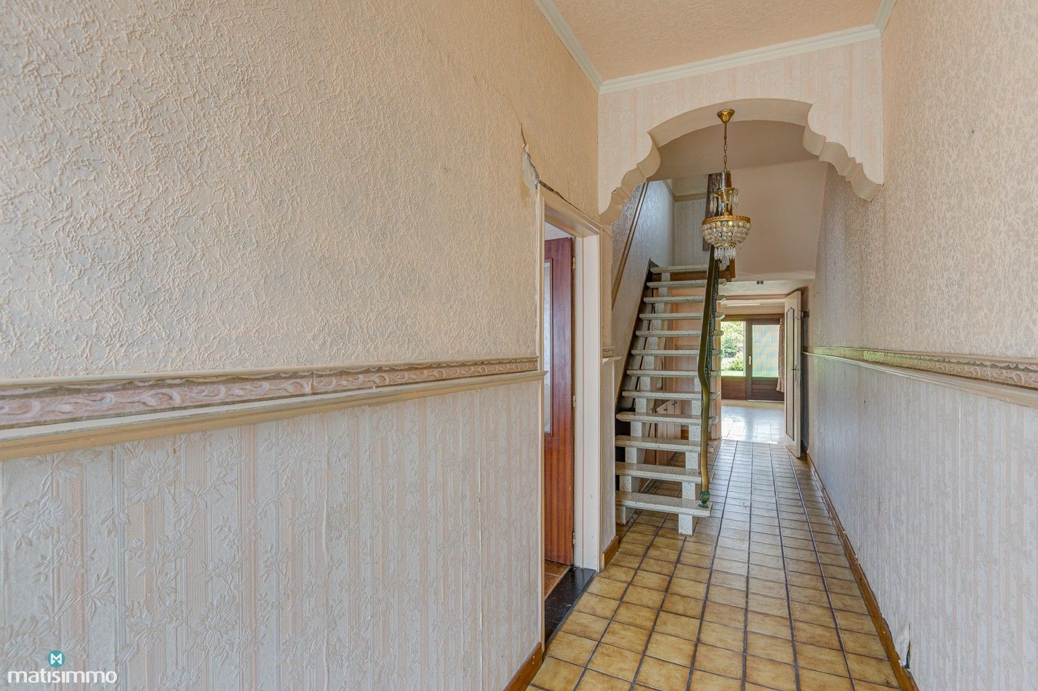 GEZINSWONING MET RUIME TUIN EN DRIE SLAAPKAMERS IN MARTENSLINDE foto 3