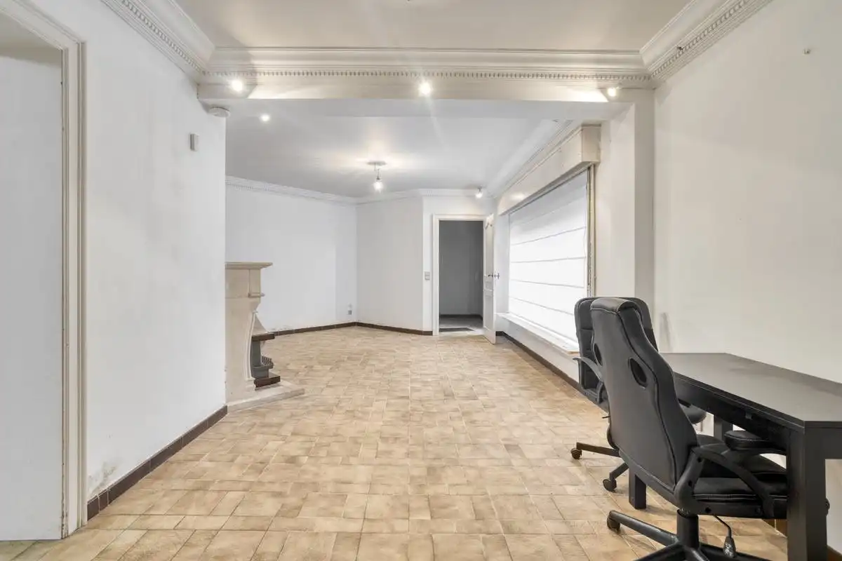 Te renoveren huis te koop met garage in Aartrijke foto 3