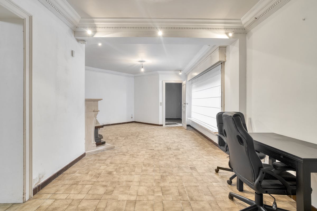 Te renoveren huis te koop met garage in Aartrijke foto 4