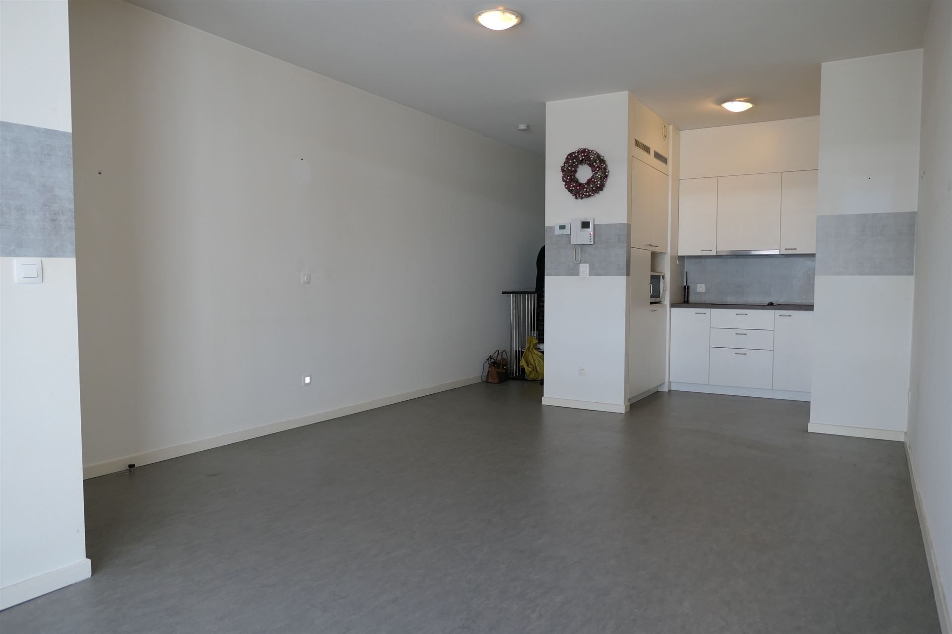 RECENT / 1 SLPK / MET STAANPLAATS foto 3
