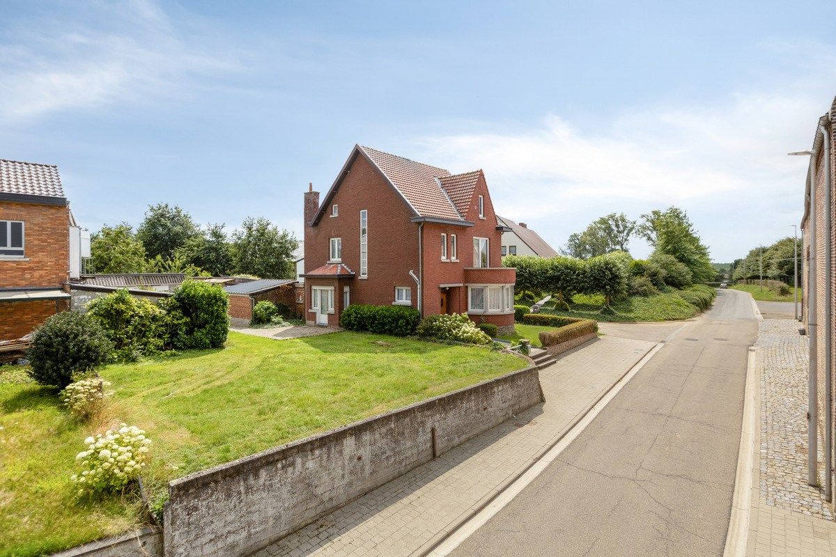 Karaktervolle woning met mooie tuin in het charmante Rutten foto 2
