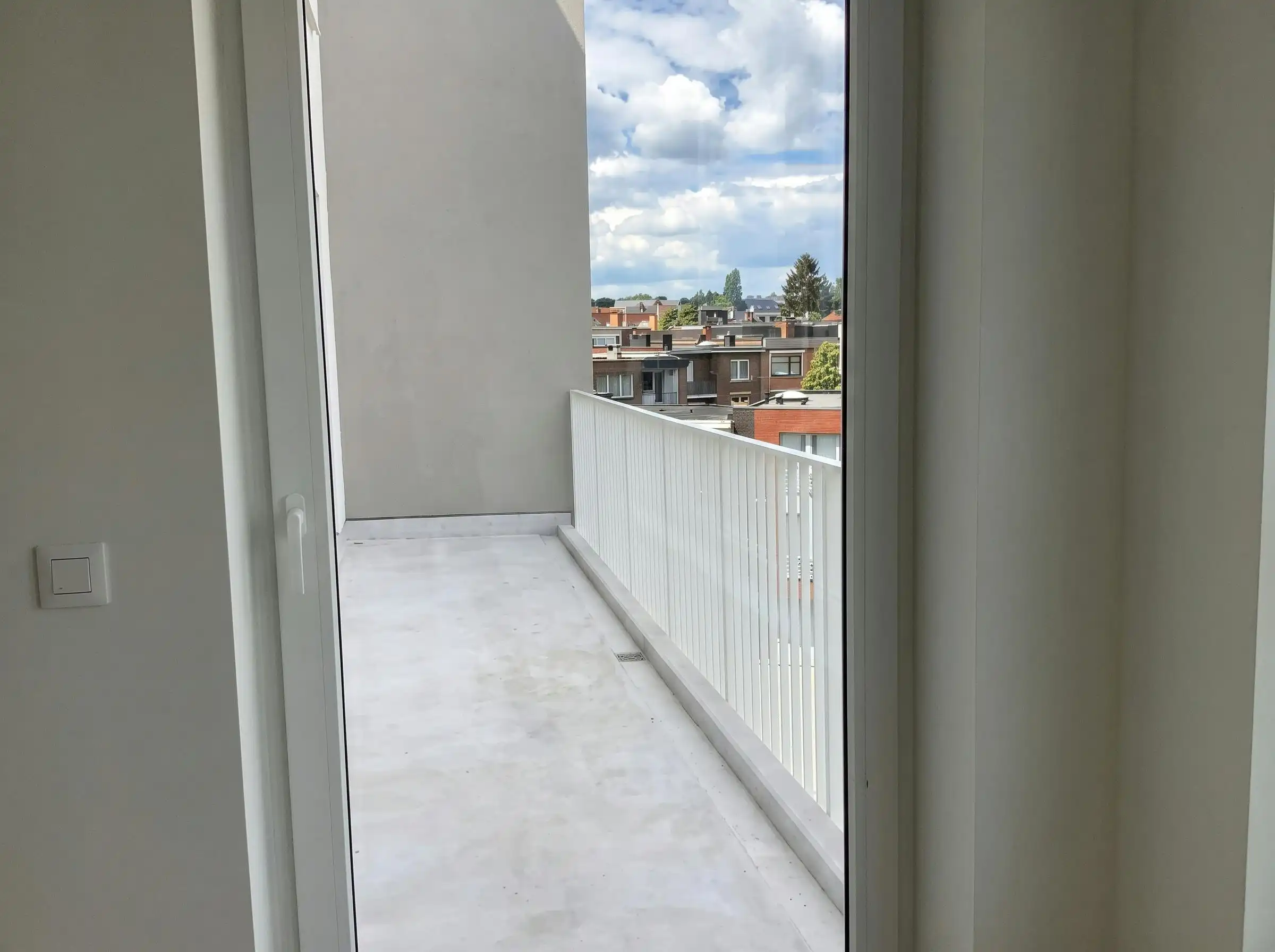 Lichtrijk appartement van 2022 met terras te Zellik. foto 5
