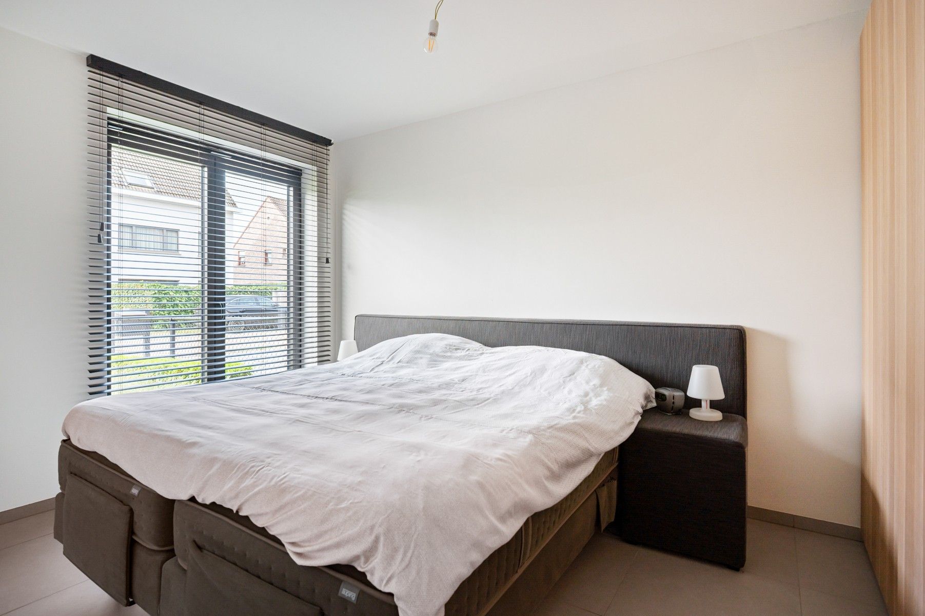 Instapklaar en energiezuinig gelijkvloers appartement met terras en tuin foto 13