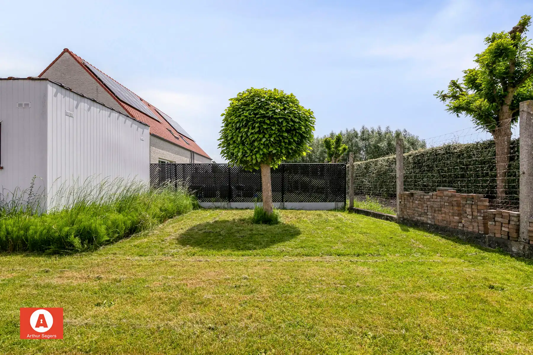 Te renoveren woning in doodlopende straat foto 18