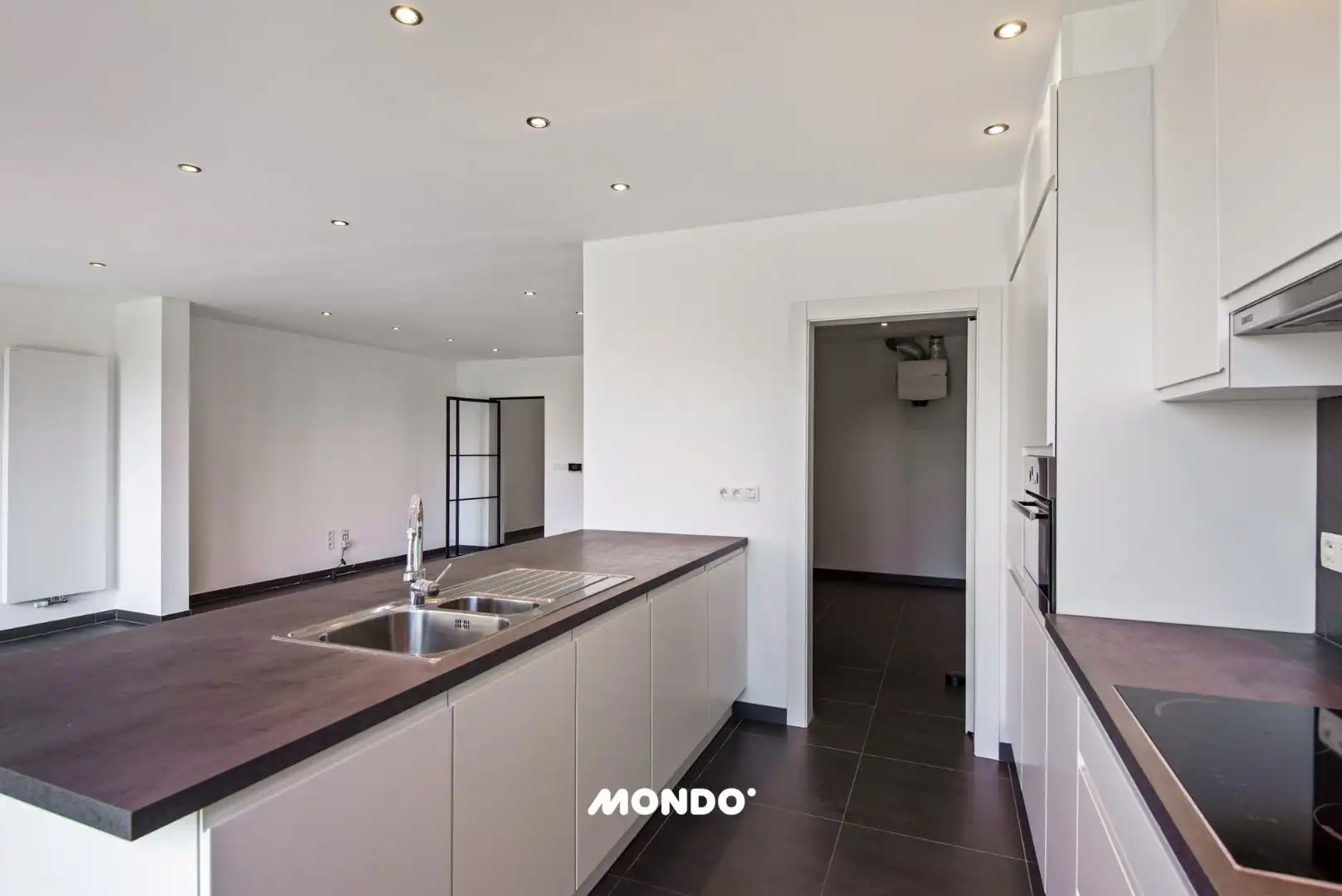 Instapklaar appartement met ruime tuin en 3 slaapkamers + Autostaanplaats!  foto 5