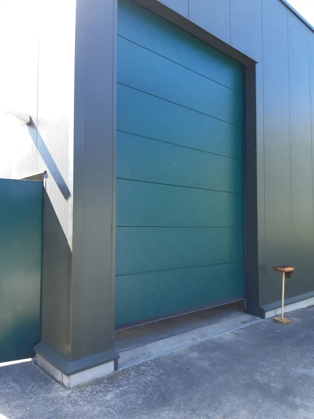 Bedrijfsunit van 575 m² te huur in Sint-Truiden. foto 2