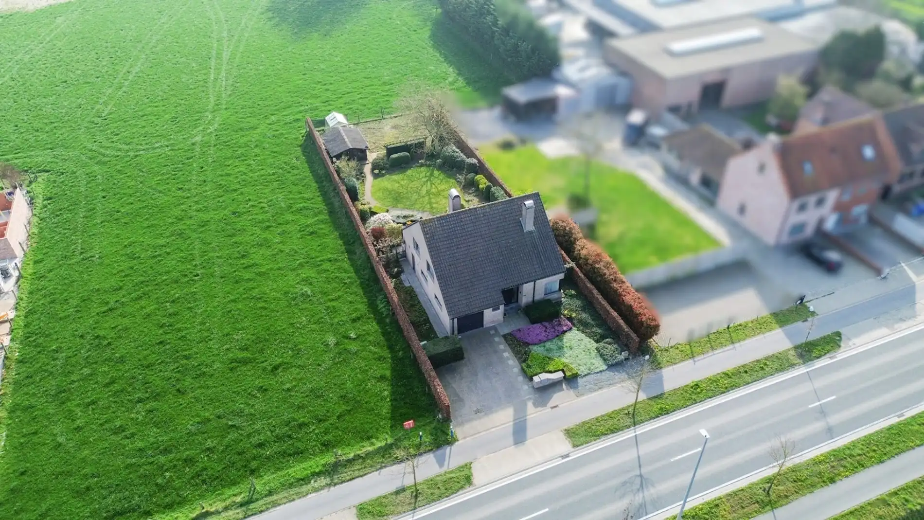 Villa op groot perceel met open zicht: 4 slaapkamers, 2 badkamers, grote tuin, topper te Torhout! foto 3