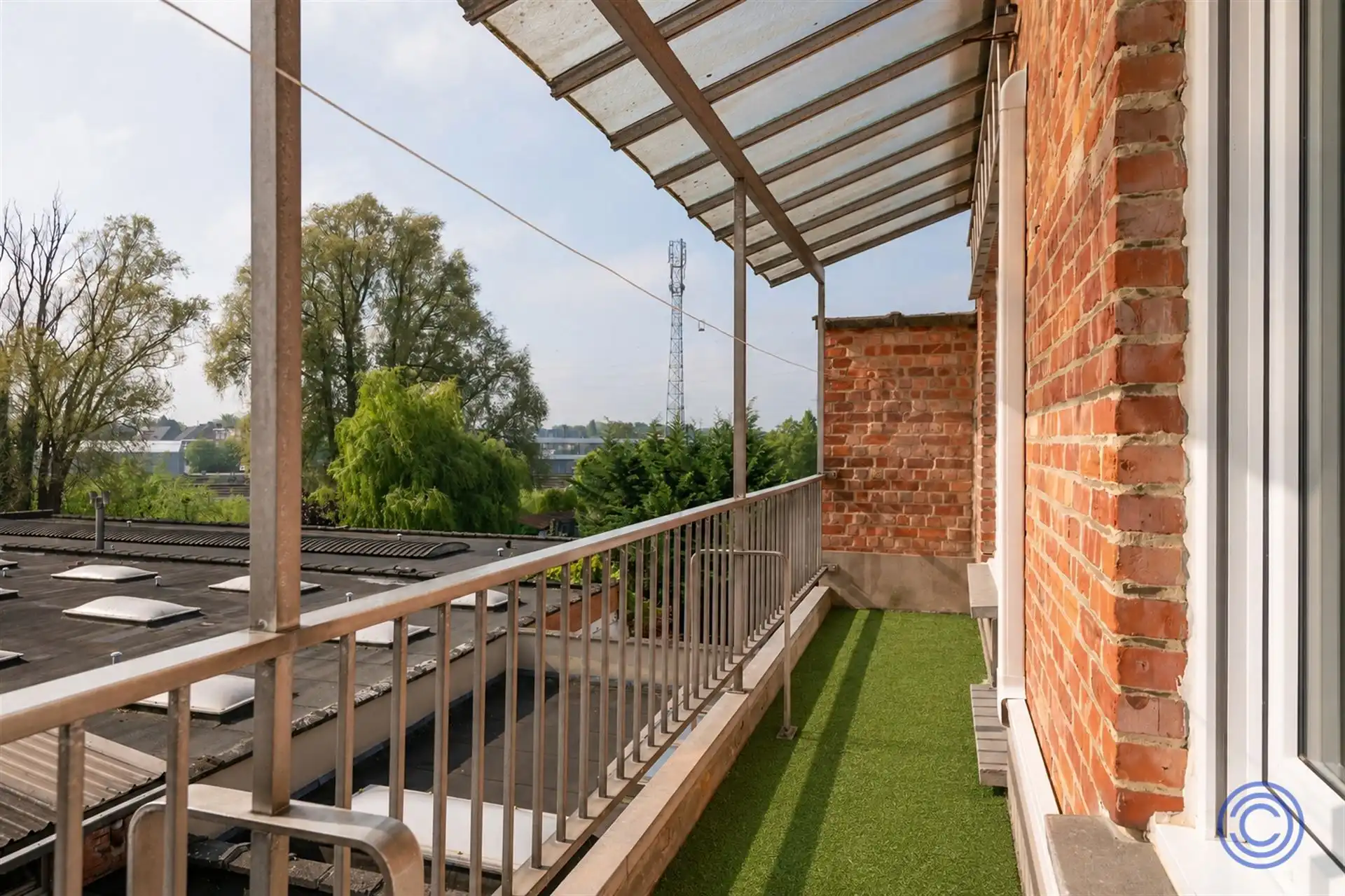Gerenoveerd 2-slpk appartement met zonnig terras! foto 4