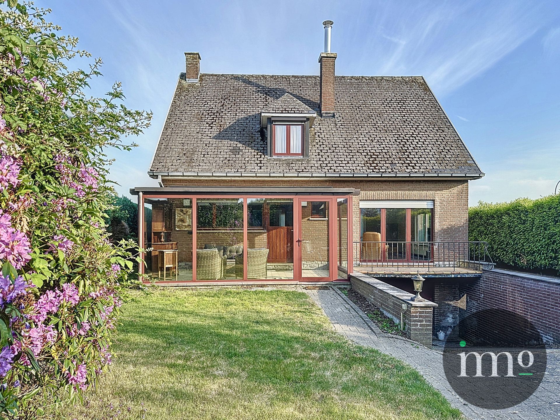 Mooie villa met tuin in residentiële straat foto 3