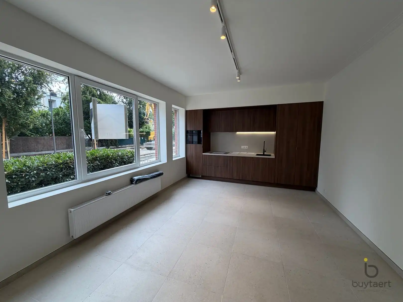 Gerenoveerd gelijkvloers appartement aan de Singel. foto {{pictureIndex}}