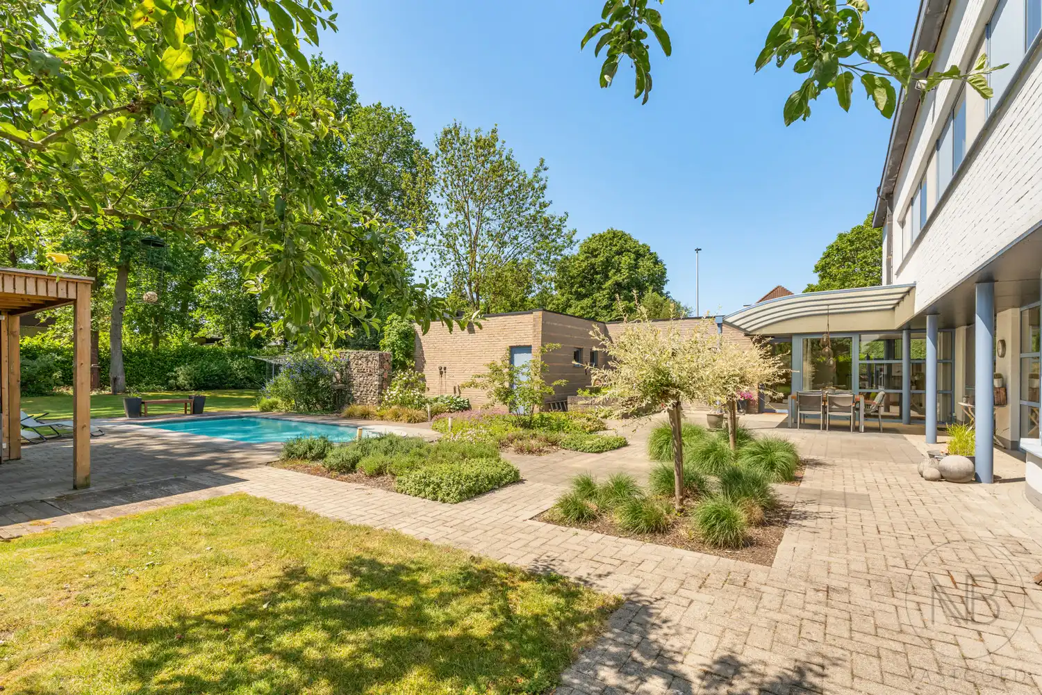 Moderne villa  met zwembad op toplocatie in Genk - instapklaar en future-proof foto 42