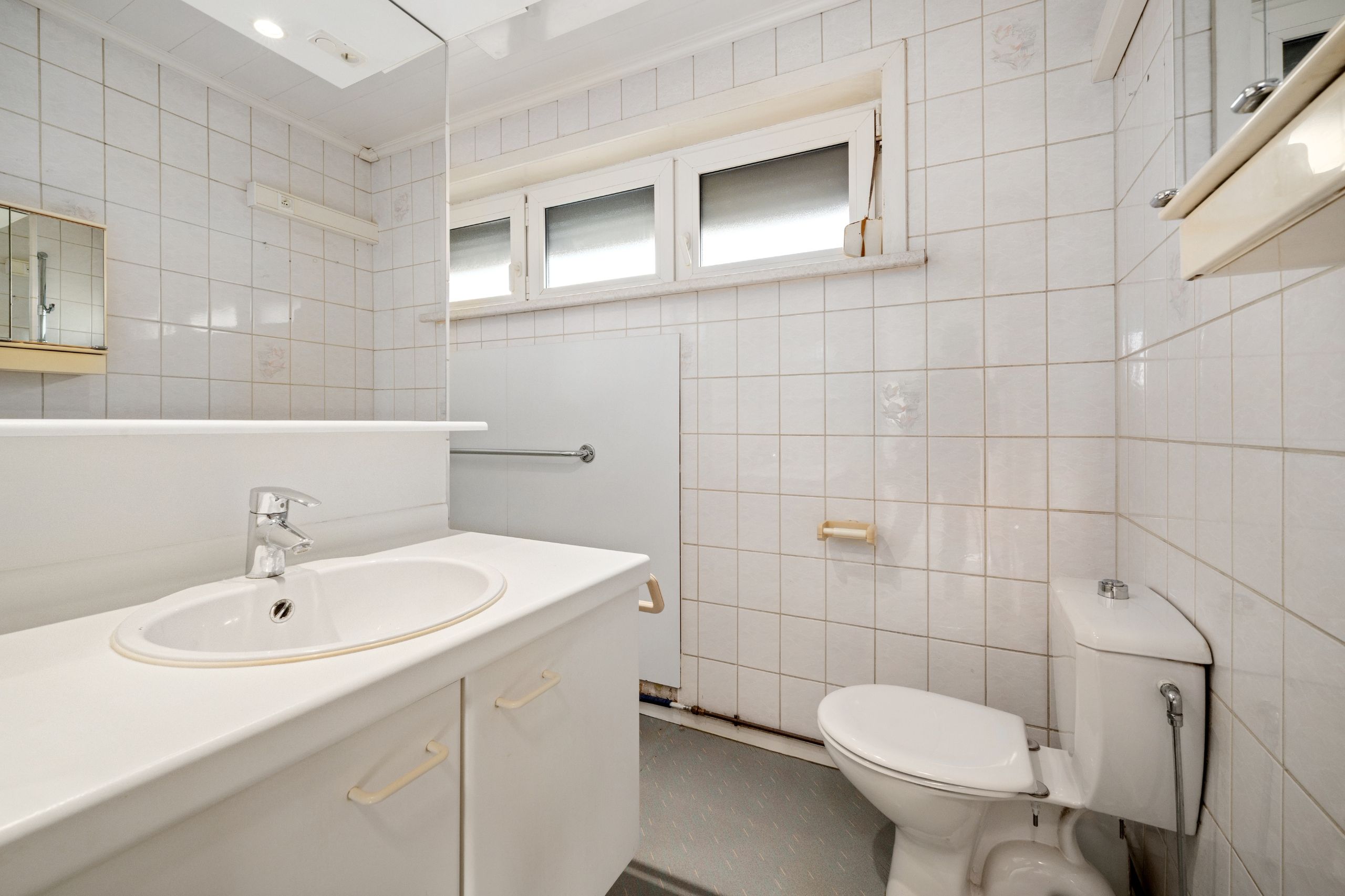 Op te frissen rijwoning op 197m2 in een centraal gelegen buurt foto 12