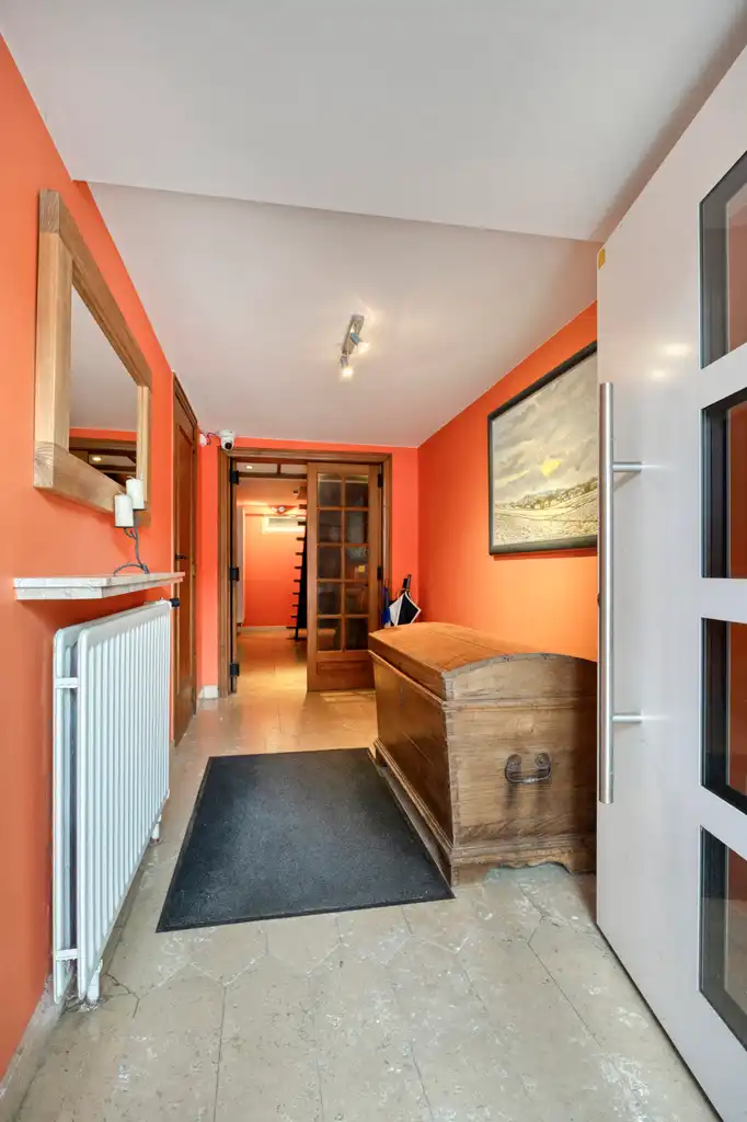 Instapklare woning met 4 slaapkamers, tuin & 2 garages foto 2