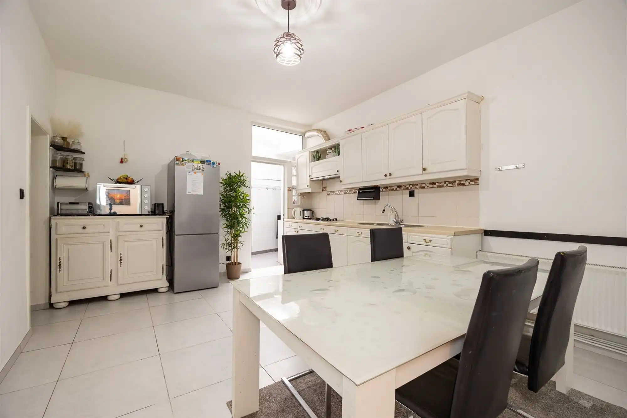 Instapklare gezinswoning met drie slaapkamers foto 3