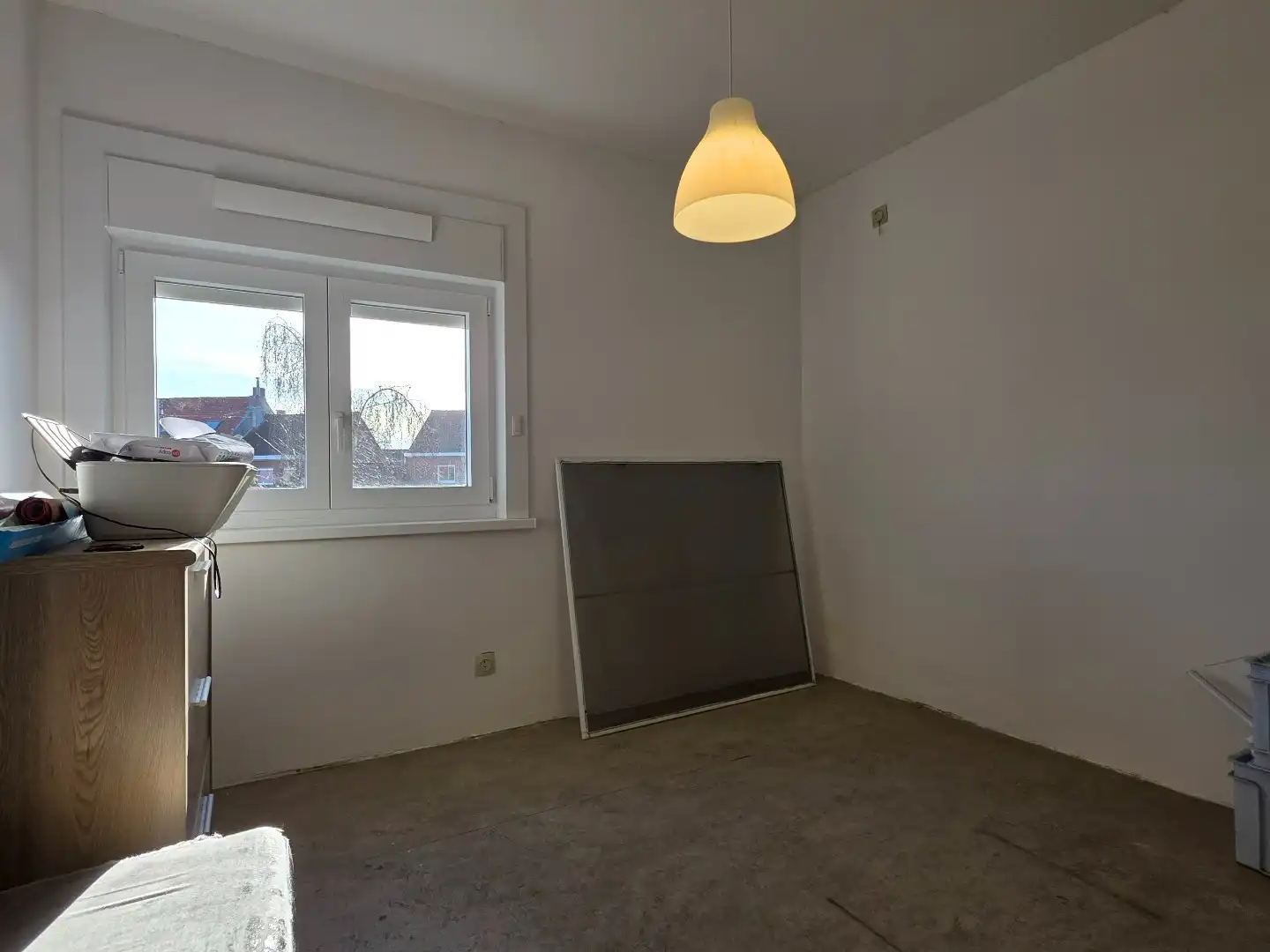 Stevige woning met betonstructuur te koop in Kuurne, eerste verdiep al volledig gerenoveerd foto 14