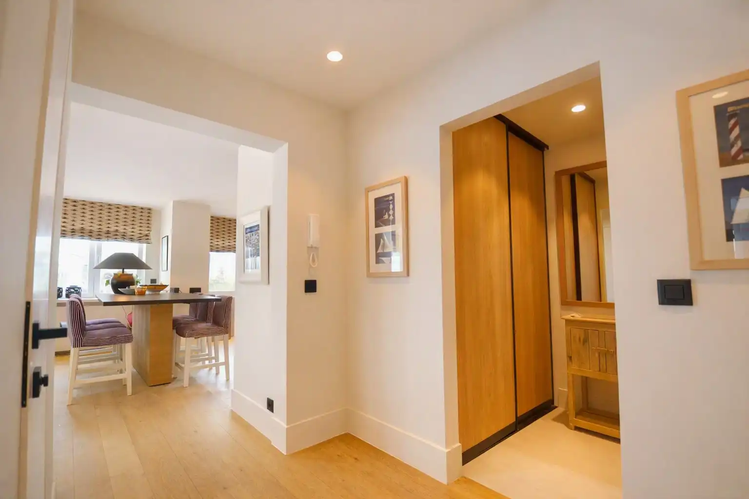 Stijlvol hoekappartement met tijdloze elegantie en een open zicht op de Kustlaan. foto 12