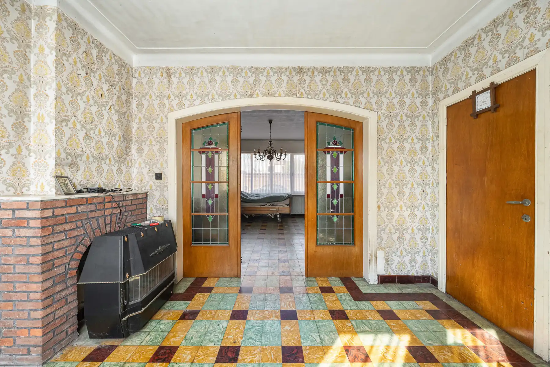 Te renoveren woning met 4 slaapkamers op een rustige locatie. foto 4