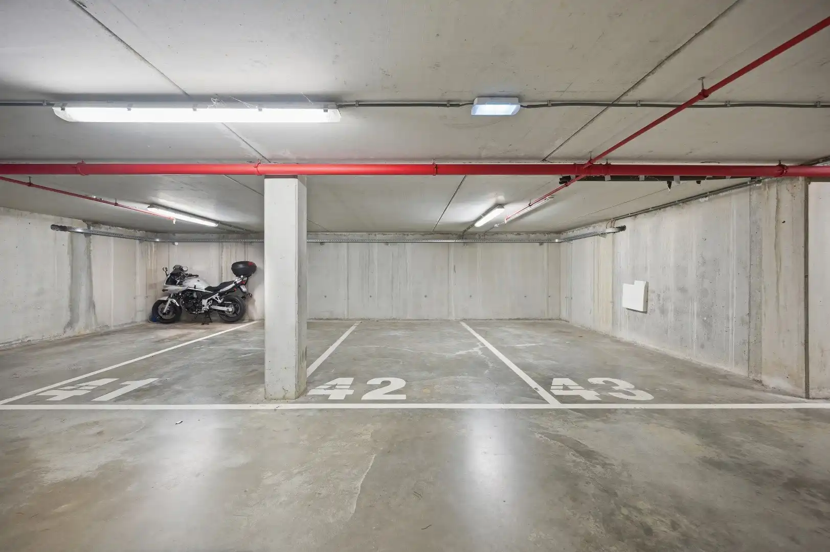 Prachtig ruim app. met 2 slpks, terras en autostaanplaats foto 3
